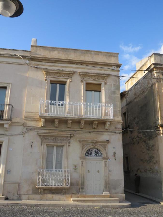 Casa Vacanza Il Gelsomino Magico 아볼라 외부 사진