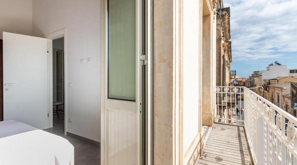 Casa Vacanza Il Gelsomino Magico 아볼라 외부 사진